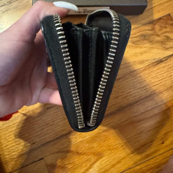 Gucci Card Wallet - Like New - Picture 5 of 8